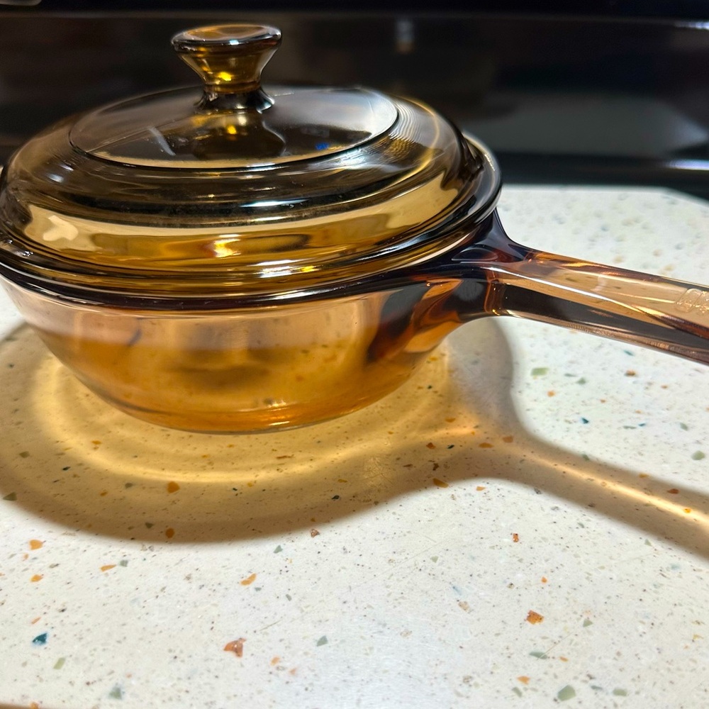 Corning Visions Pyrex .5 Liter Pot with Lid- Like New Visionware